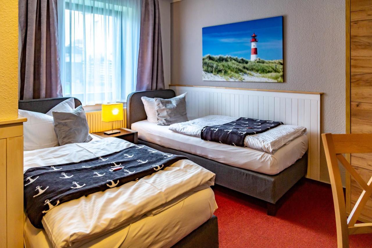 City-Hotel-Волгаст Екстериор снимка